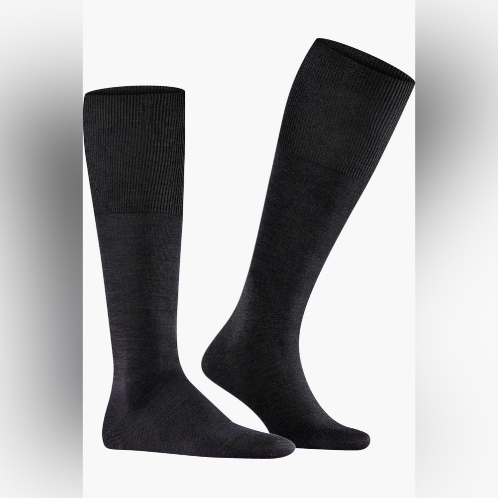 FALKE Airport Men’s Knee-High Socks